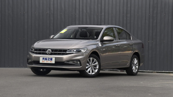 VW Bora Deluxe Smart Connect 1.5L AT